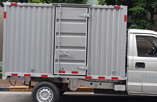 4080×2450×2300 Corrugated Dry Body Truck